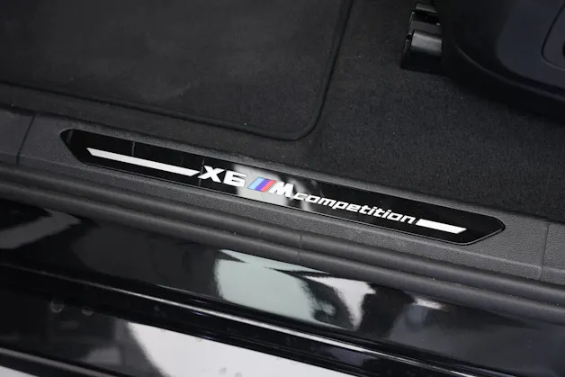 BMW X6M Steptronic M Competition *CH-Fahrzeug* *Carbon* *B&W*