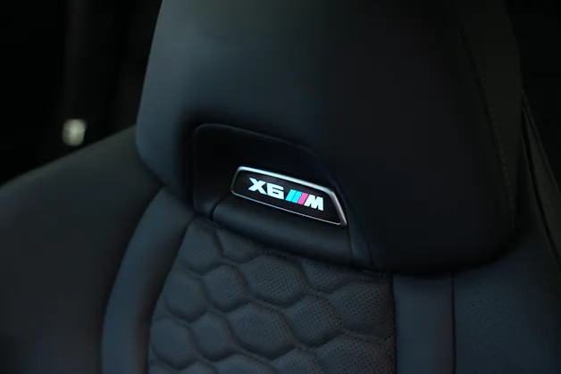 BMW X6M Steptronic M Competition *CH-Fahrzeug* *Carbon* *B&W*