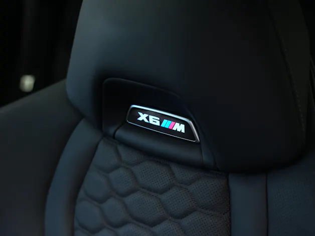 BMW X6M Steptronic M Competition *CH-Fahrzeug* *Carbon* *B&W*