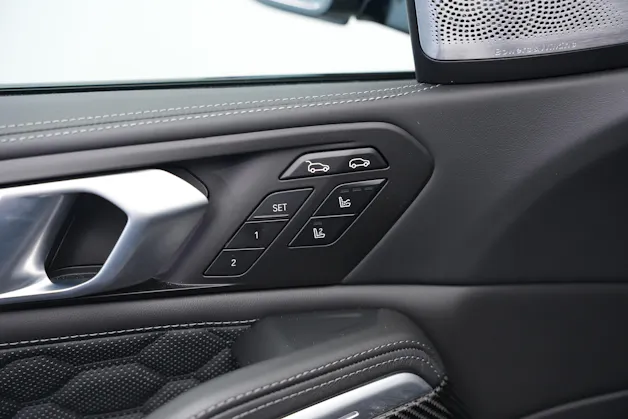 BMW X6M Steptronic M Competition *CH-Fahrzeug* *Carbon* *B&W*