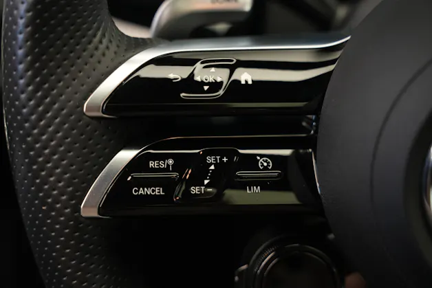 MERCEDES-BENZ A AMG 35 4Matic+ 8G-DCT *CH-Fahrzeug* *Panorama* *HuD* *Burmester*