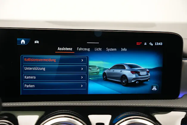 MERCEDES-BENZ A AMG 35 4Matic+ 8G-DCT *CH-Fahrzeug* *Panorama* *HuD* *Burmester*