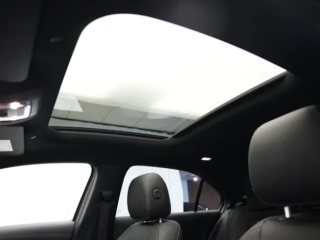 MERCEDES-BENZ A AMG 35 4Matic+ 8G-DCT *CH-Fahrzeug* *Panorama* *HuD* *Burmester*