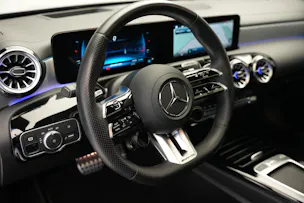 MERCEDES-BENZ A AMG 35 4Matic+ 8G-DCT *CH-Fahrzeug* *Panorama* *HuD* *Burmester*