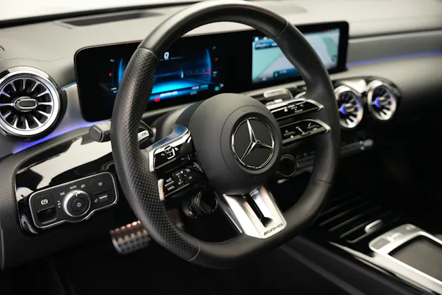 MERCEDES-BENZ A AMG 35 4Matic+ 8G-DCT *CH-Fahrzeug* *Panorama* *HuD* *Burmester*