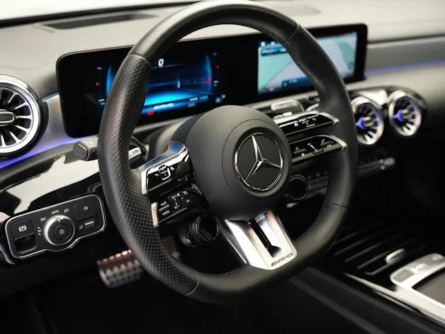 MERCEDES-BENZ A AMG 35 4Matic+ 8G-DCT *CH-Fahrzeug* *Panorama* *HuD* *Burmester*