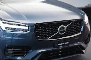 VOLVO XC90 T8 eAWD PluginHybrid R-Design Geartronic *Gratisservice* *7 Plätze*