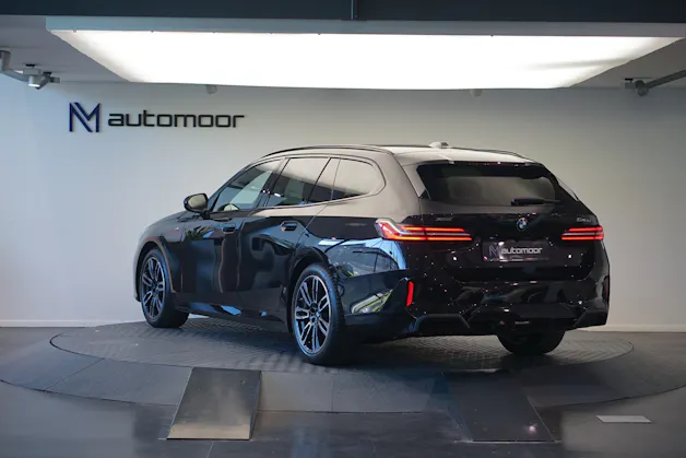 BMW 540d xDrive 48V Touring M Sport Steptronic *Panorama* *B&W* *AHK* *Carbon* *HuD*