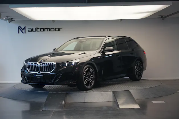 BMW 540d xDrive 48V Touring M Sport Steptronic *Panorama* *B&W* *AHK* *Carbon* *HuD*