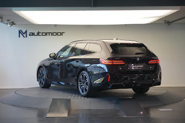 BMW 540d xDrive 48V Touring M Sport Steptronic *Panorama* *B&W* *AHK* *Carbon* *HuD*