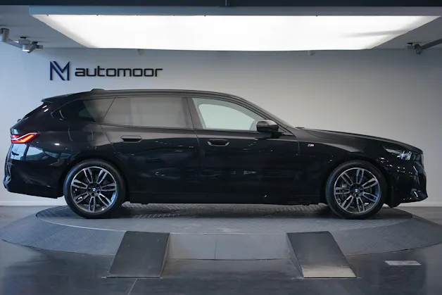 BMW 540d xDrive 48V Touring M Sport Steptronic *Panorama* *B&W* *AHK* *Carbon* *HuD*