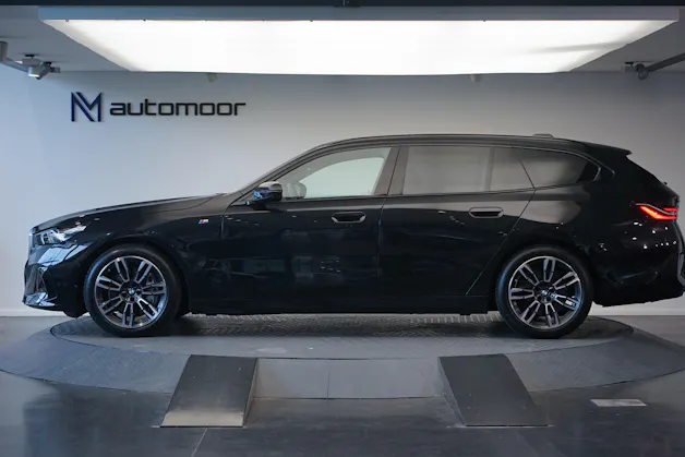 BMW 540d xDrive 48V Touring M Sport Steptronic *Panorama* *B&W* *AHK* *Carbon* *HuD*