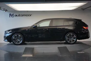 BMW 540d xDrive 48V Touring M Sport Steptronic *Panorama* *B&W* *AHK* *Carbon* *HuD*
