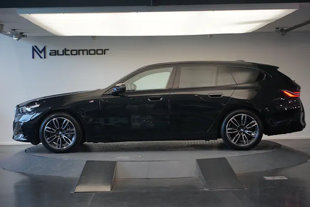 BMW 540d xDrive 48V Touring M Sport Steptronic *Panorama* *B&W* *AHK* *Carbon* *HuD*