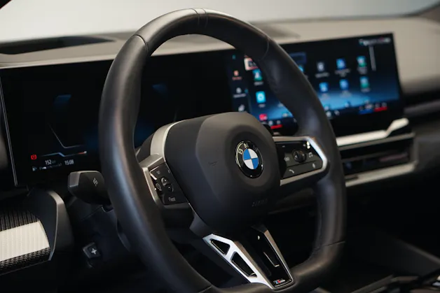 BMW 540d xDrive 48V Touring M Sport Steptronic *Panorama* *B&W* *AHK* *Carbon* *HuD*