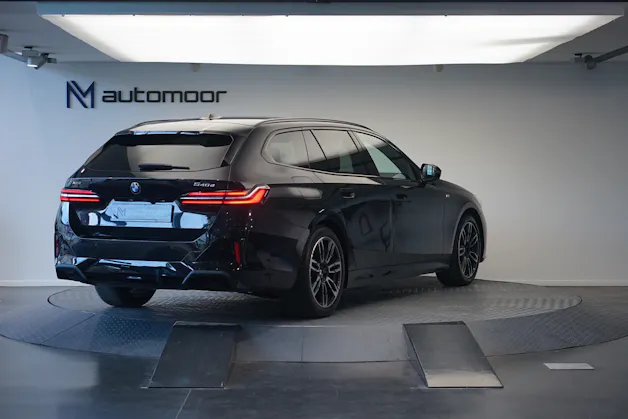 BMW 540d xDrive 48V Touring M Sport Steptronic *Panorama* *B&W* *AHK* *Carbon* *HuD*