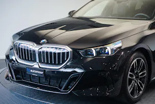 BMW 540d xDrive 48V Touring M Sport Steptronic *Panorama* *B&W* *AHK* *Carbon* *HuD*