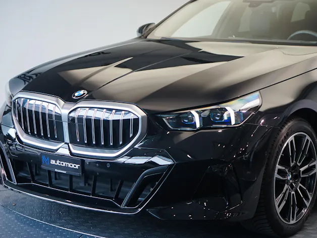 BMW 540d xDrive 48V Touring M Sport Steptronic *Panorama* *B&W* *AHK* *Carbon* *HuD*