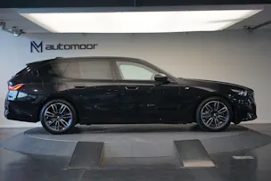BMW 540d xDrive 48V Touring M Sport Steptronic *Panorama* *B&W* *AHK* *Carbon* *HuD*
