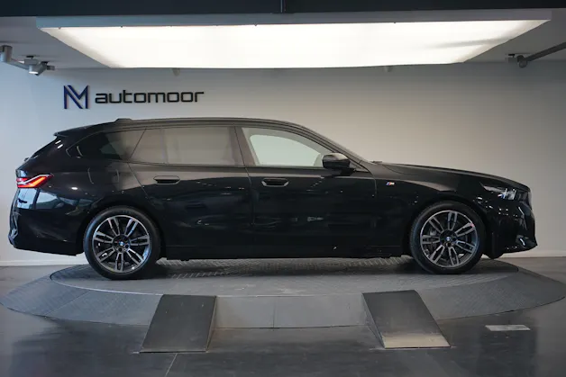 BMW 540d xDrive 48V Touring M Sport Steptronic *Panorama* *B&W* *AHK* *Carbon* *HuD*