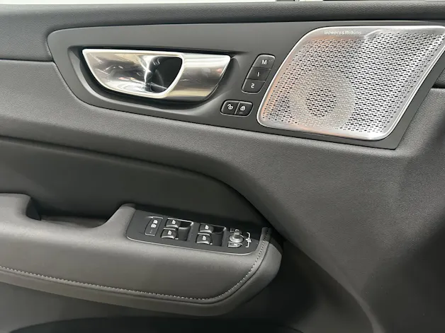 VOLVO XC60 2.0 T8 TE Ultra Dark eAWD