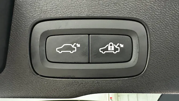 VOLVO XC60 2.0 T8 TE Ultra Dark eAWD