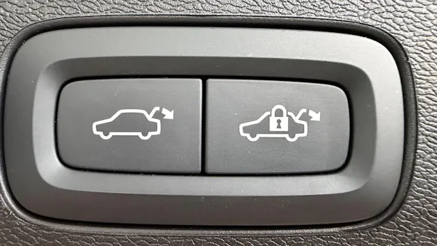 VOLVO XC60 2.0 T8 TE Ultra Dark eAWD