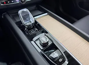 VOLVO XC60 2.0 T8 TE Ultra Dark eAWD