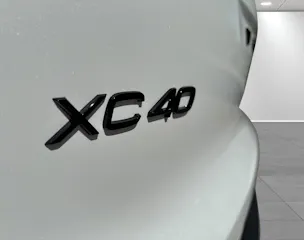 VOLVO XC40 2.0 B4 MH Black Edition