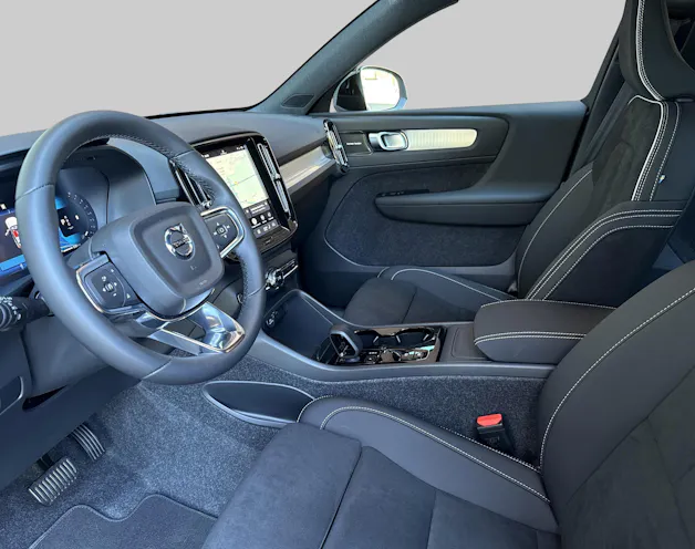 VOLVO XC40 2.0 B4 MH Black Edition