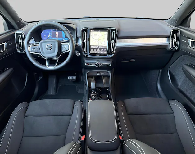 VOLVO XC40 2.0 B4 MH Black Edition