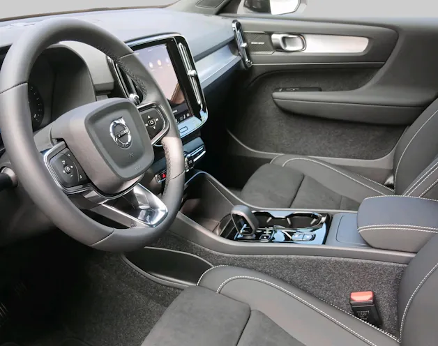 VOLVO XC40 2.0 B4 MH Black Edition