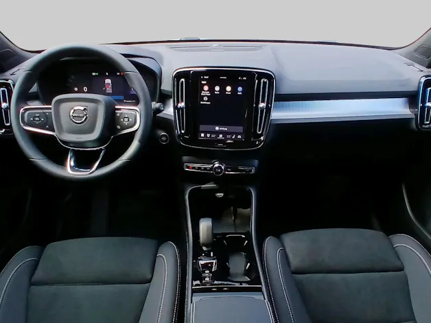 VOLVO XC40 2.0 B4 MH Black Edition