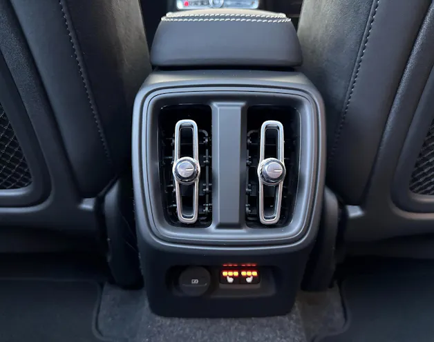 VOLVO XC40 2.0 B4 MH Black Edition