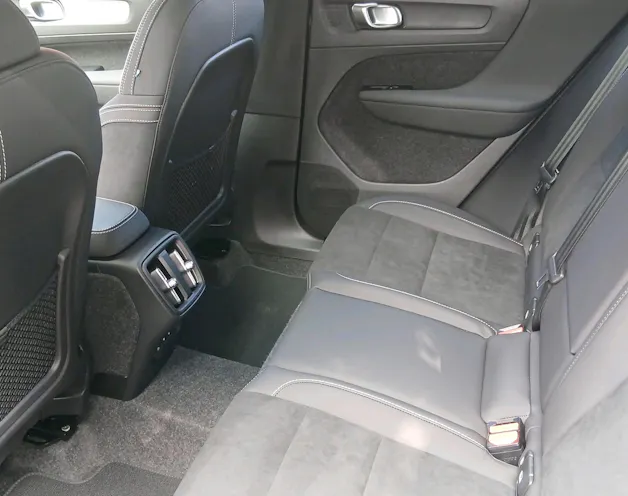 VOLVO XC40 2.0 B4 MH Black Edition