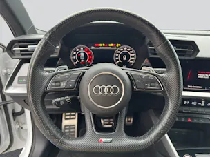 AUDI RS3 Limousine 2.5 TSI quattro Schwarz Plus S-tronic