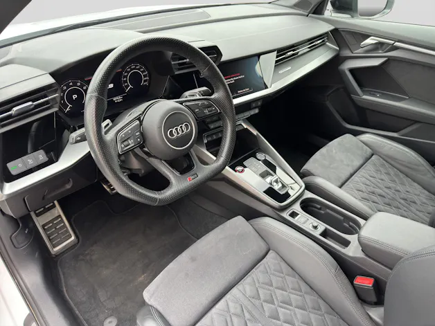 AUDI RS3 Limousine 2.5 TSI quattro Schwarz Plus S-tronic