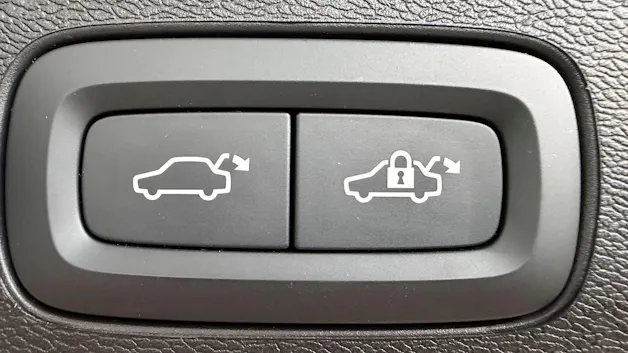 VOLVO XC60 2.0 T6 TE Ultra Dark eAWD