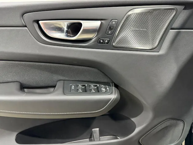 VOLVO XC60 2.0 T8 TE XCENTRIC Black