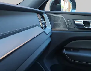 VOLVO XC60 2.0 T8 TE XCENTRIC Black