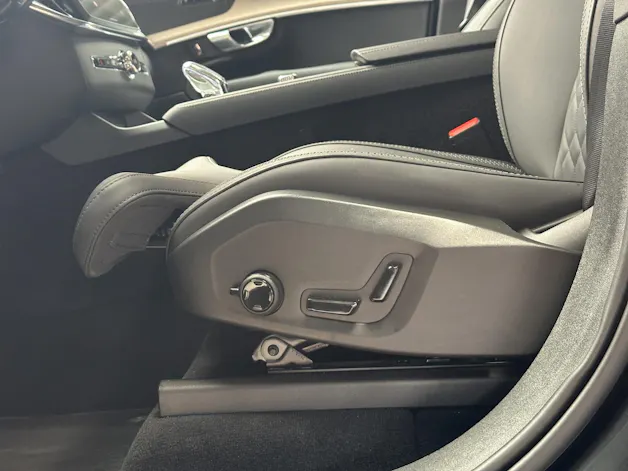 VOLVO XC90 B5 Benzin 7Pl. Mild Hybrid AWD Plus Bright Geartronic