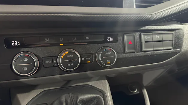 VW T6.1 Caravelle 3000 2.0 TDI 15