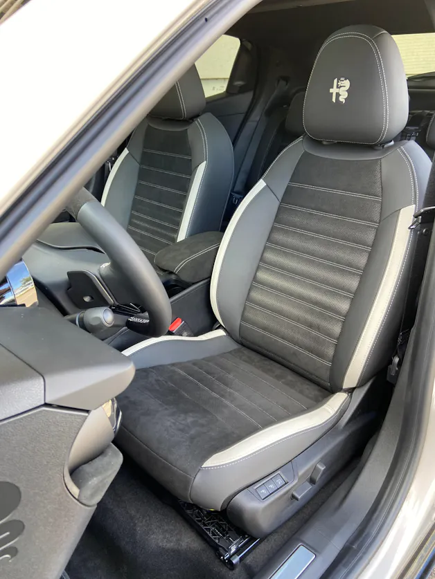 ALFA ROMEO Junior 1.2 48V Hybrid Sport Speciale Tech Sky MY26