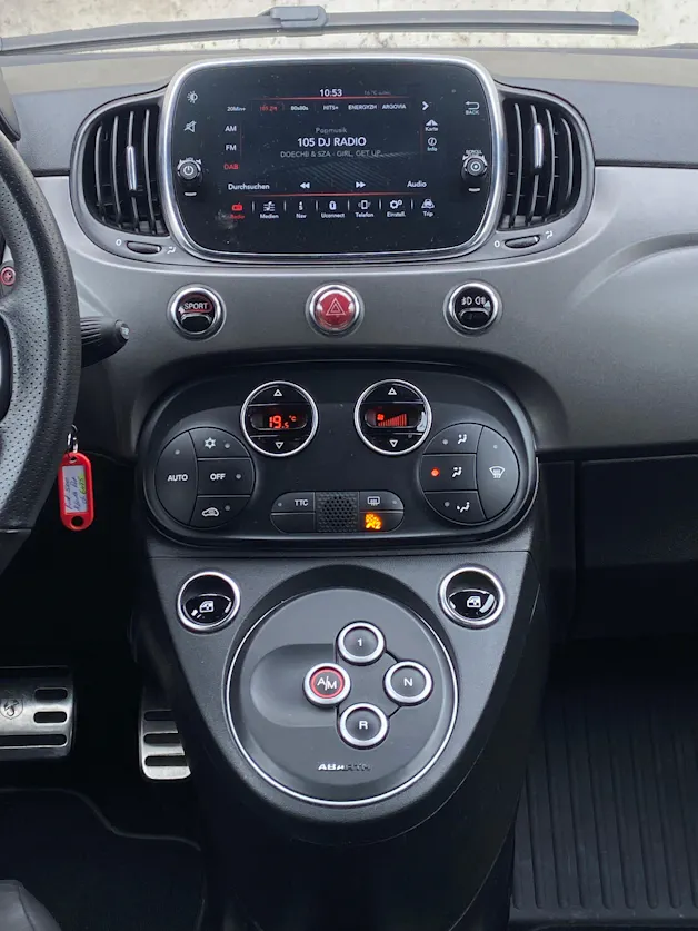 FIAT 595 1.4 16V Turbo Abarth Turismo Automat