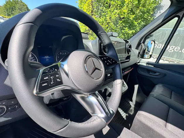 MERCEDES-BENZ Sprinter 317 CDI Pro Aufbau mit Hebebühne 4325 L