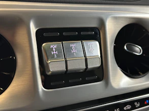 https://vehicle.imgix.net/4457787/9fc49223-5b7e-482e-be69-f9518e868aad.jpg