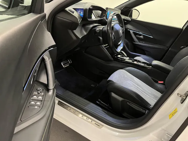 PEUGEOT 2008 e-GT Pack