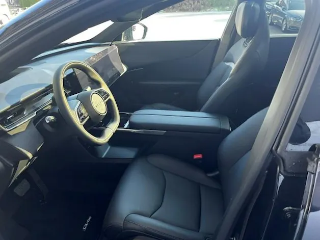 MAZDA CX-6e Takumi