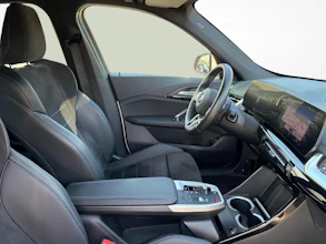 https://vehicle.imgix.net/4458081/414e7258-76be-45ab-b718-18852603fd7c.jpg