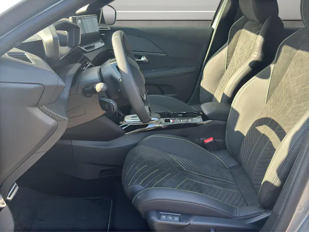 PEUGEOT 208 1.2 Hybrid 145 GT Exclusive